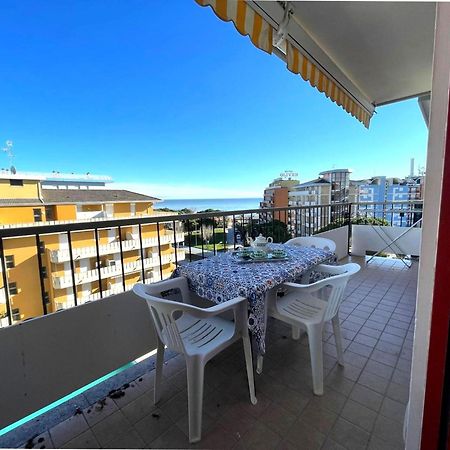 Bright Apartment With Pool Porto Santa Margherita di Caorle Exterior photo
