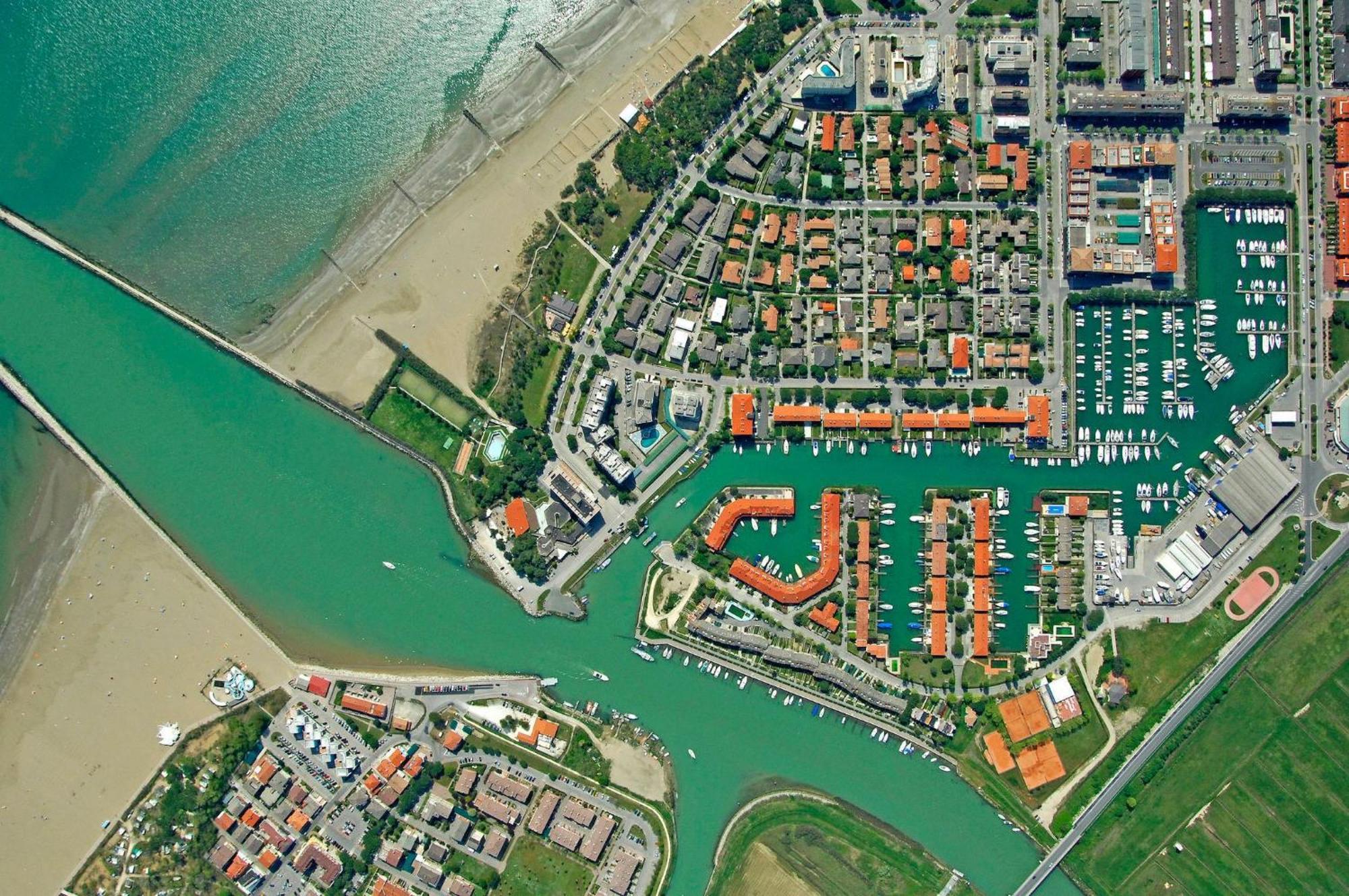 Bright Apartment With Pool Porto Santa Margherita di Caorle Exterior photo