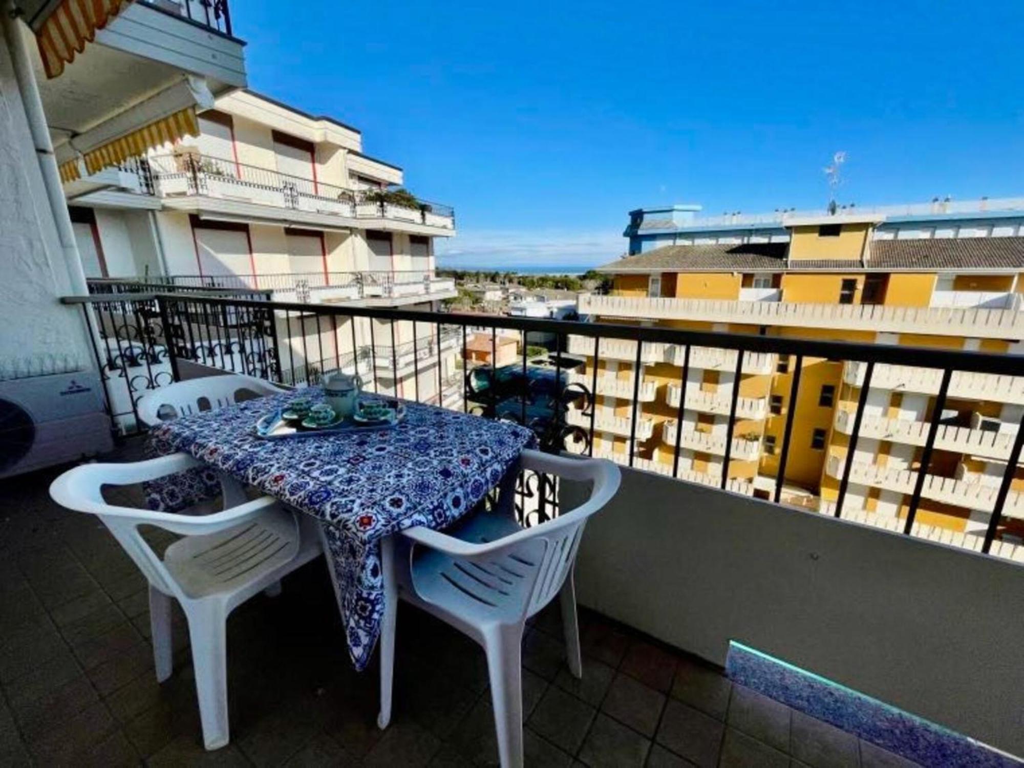 Bright Apartment With Pool Porto Santa Margherita di Caorle Exterior photo