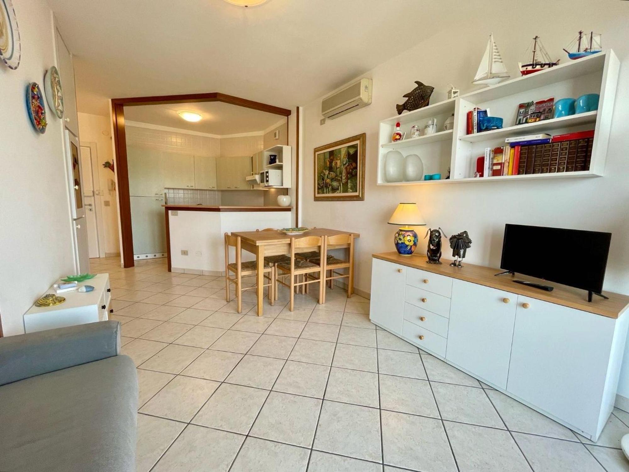 Bright Apartment With Pool Porto Santa Margherita di Caorle Exterior photo